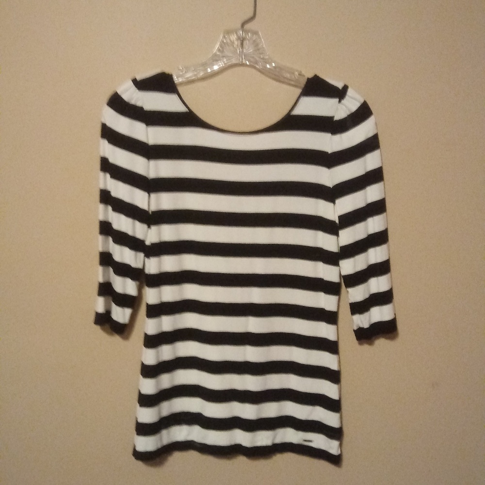 WHMB scoop back shirt